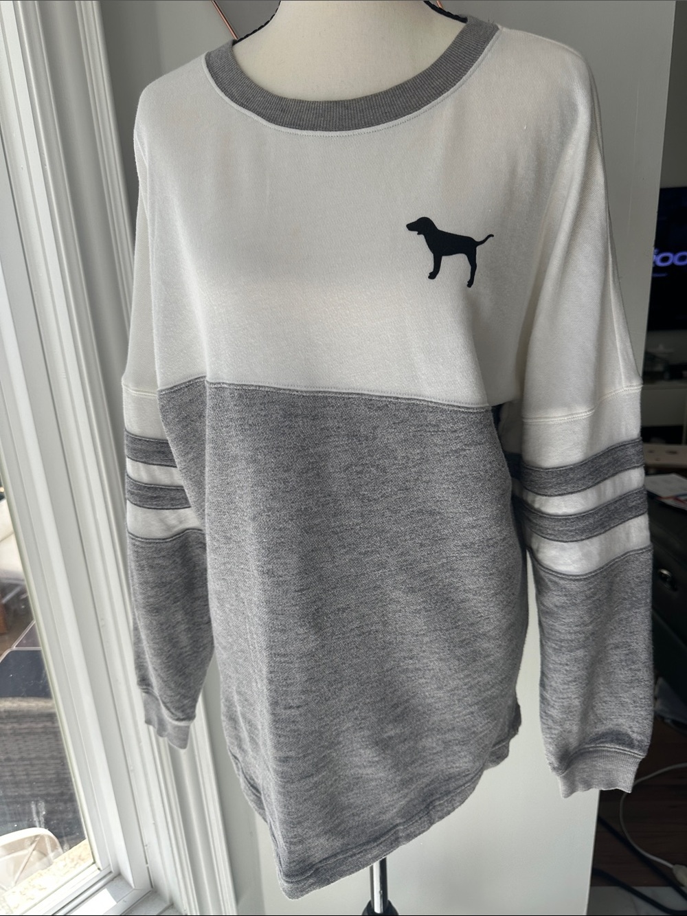 VICTORIA’s SECRET PINK Gray White Long-Sleeve Sweater Sweatshirt Jersey Sz Small - Picture 5 of 10